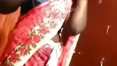Mallu Bhabhi Wearing Saree