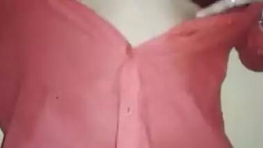 Desi bhabhi playing with her boobs