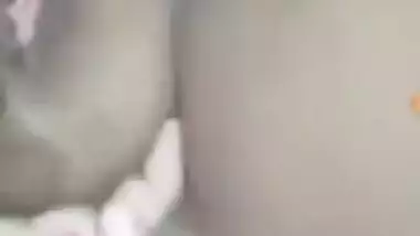 Nude XXX show of lecherous Desi MILF teasing with her smooth pussy