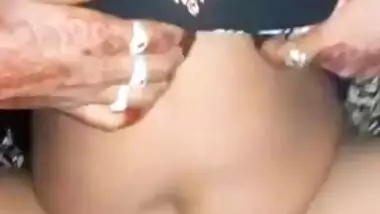 Village Desi XXX girl shows off pussy and gives sexual pleasure on cam