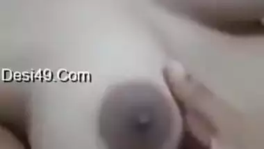 Today Exclusive -cute Desi Girl Shows Her Boobs