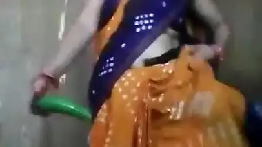 Horny Indian Aunty In Saree Masturbating With Cucumber