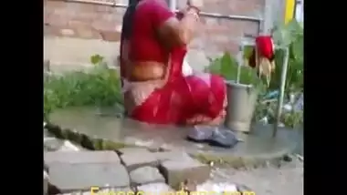 Indian outdoor mms of bengali mature bhabhi open bath scene