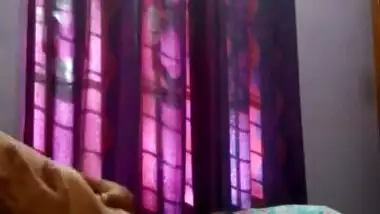 Horny Indian Girl Play with her Tits