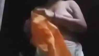 Today Exclusive- Desi Bhabhi Record Her Nude Video