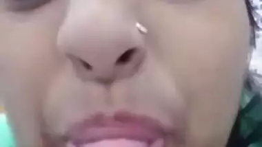 Indian girl show pussy and piss mms