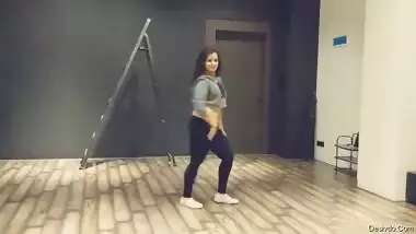What a sexy desi babe