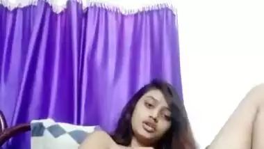 Desi Beautiful Girl with Green Bangles Nude Selfie Pussy Fingering