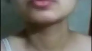 College Girlfriend Makes Video For Bf While Fingering