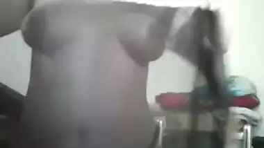 Fabulous Indian woman with sexy red lips acts in Desi XXX show