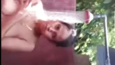 Bhabi Showing bathing On Video Call