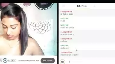 Playing with Indian webcam whore