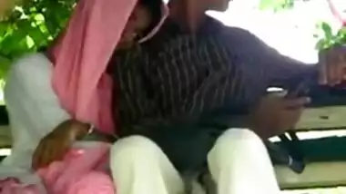 Lovers handjob and fingering inpak