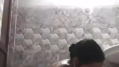 Mature comes to bathroom with a camera to film her sex body in XXX poses