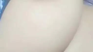 Sexy Pakistani wife showing her boobies on cam