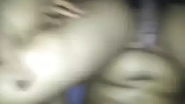 Pakistani Bhabhi records her own pussy fucking session