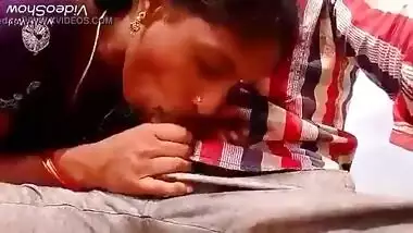 Deep throat sucking dick porn by Indian desi maid