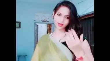 Cute newly wed mumbai housewife shivani singh navel show in transparent saree