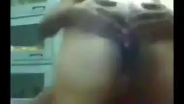 New x video of an Indian aunty exposed by husband on cam