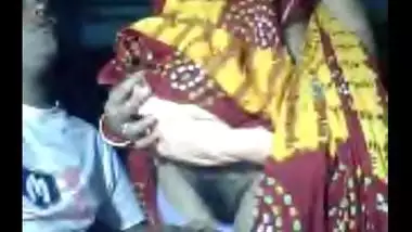 Village bhabhi shows bushy pussy & nice boobs