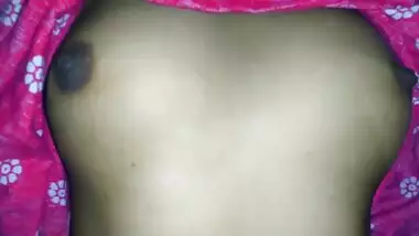 Desi girl show her tight boobs