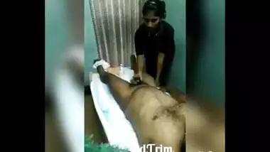 Amateur massage girl satisfies her customer with a nice handjob