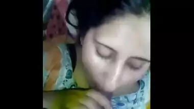Muslim bhabhi sucking her servant’s dick