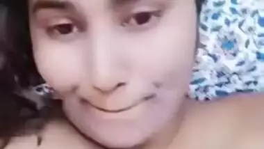 Perky Indian girl isn't shy about showing sexy XXX parts on camera