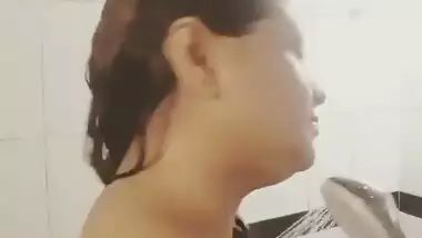 Sexiest bhabhi bathing self record for husband video stolen and from her mobil