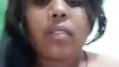 Horny BBW Paki Bhabhi Shows her Boobs and Pussy