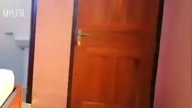 Naked milf takes parcel from a delivery guy in desi xvideo