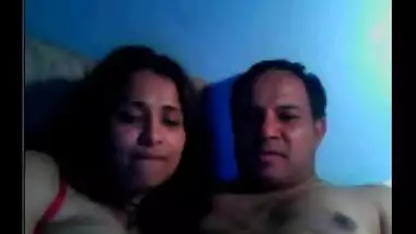 Hindi sex video mature aunty with hubby’s friend