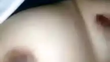 Teen Desi beauty exposes her natural XXX titties via video link