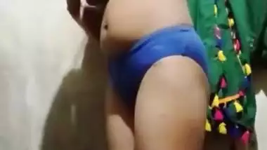 Desi Girl Shows Her Boobs and Pussy