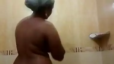 Nude mallu aunty ka bathroom scene