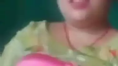 Chubby milf exposes her naked body during video call sex