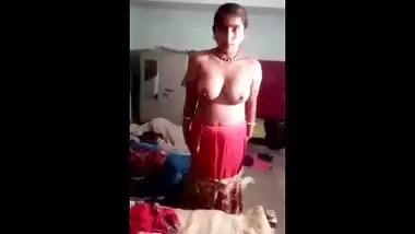 Desi sex video of a house wife stripping and getting ready for a nice fuck