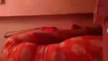 Amateur solo video of the Indian with purple nails exposing twat
