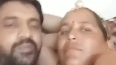 Mature aunty hugging topless big boobs viral show