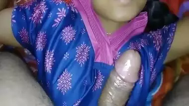 Desi sexy bhabi suck her devar dick