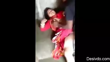 Desi Mallu married aunty in nighty stripping for bf selfie