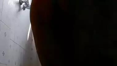Desi Bhabi Make Video FOR husband Bathing Showing And Pissing