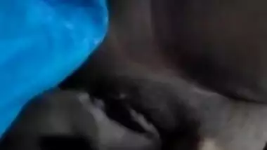 Desi bhbai show her pussy