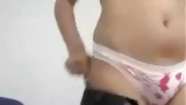 Sexy Desi girl Wearing Cloths