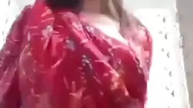 Pakistani girl naked boobs show selfie video