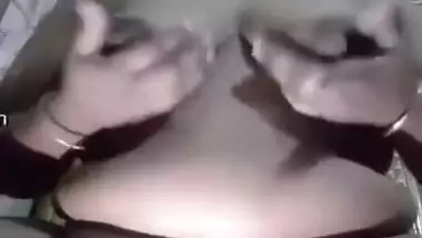 Today Exclusive- Desi Bhabhi Showing Her Big Boobs And Wet Pussy