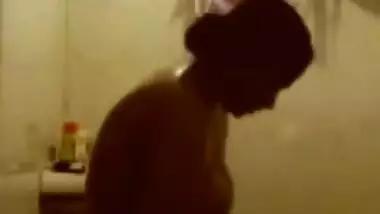 Today Exclusive- Sexy Mallu Girl Bathing