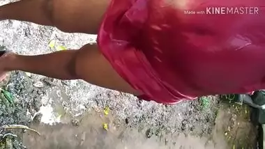 Public blowjobs and bathing කැරී ගිලින්න බැරි ද???