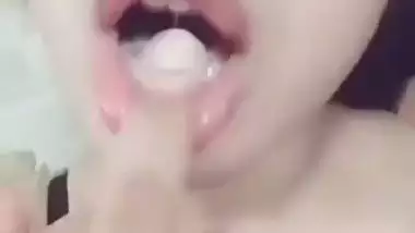 Chubby Indian girl fingering nude wet pussy