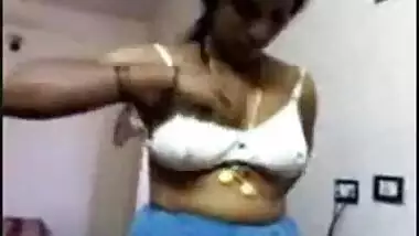 Sexy Telugu Aunty Shows Her Naked Body